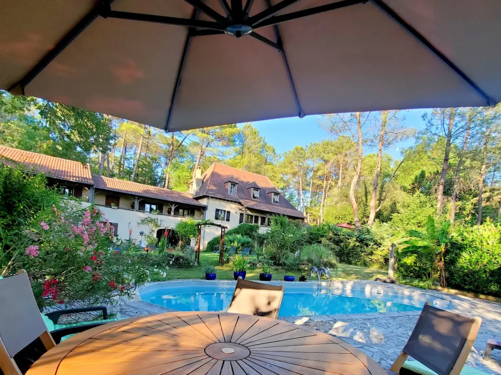 facade hotel pisicne relais cote jor st leon vezere (2)